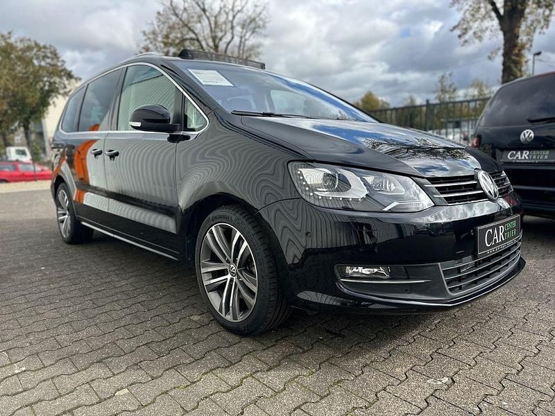 Schwarz Gebraucht 2016 VW Sharan Highline Van / Kleinbus | 19.690 € (Fairer Preis) - Bild 1/4