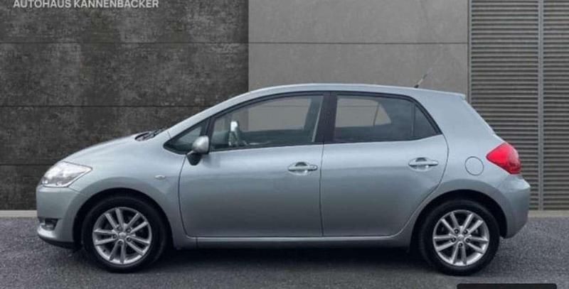 Grau Gebraucht 2009 Toyota Auris Executive Limousine | 7.600 € (Fairer Preis) - Bild 1/4