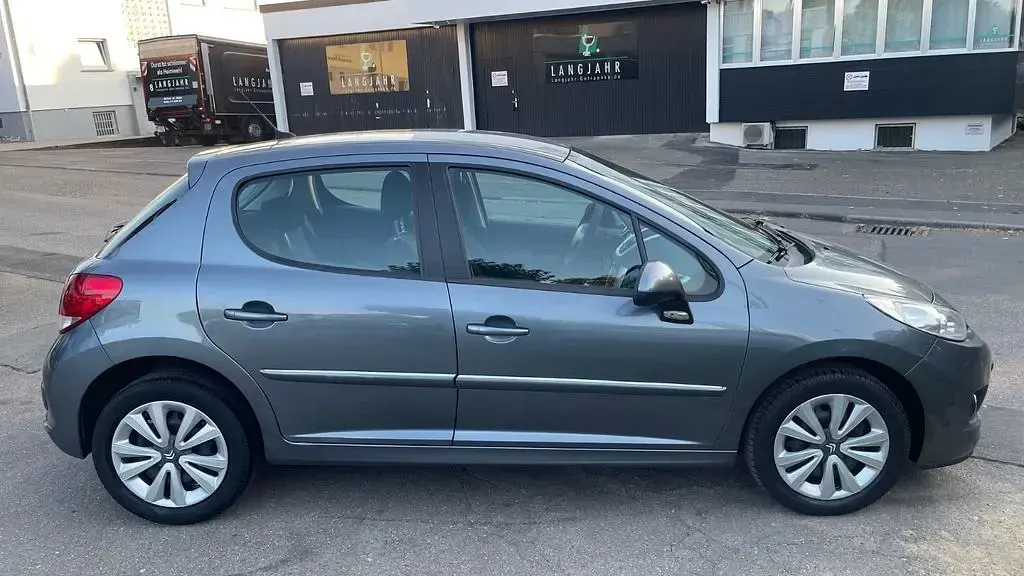 Gebraucht Peugeot 207 Premium 120 PS (88 kW) 2010 Grau Limousine