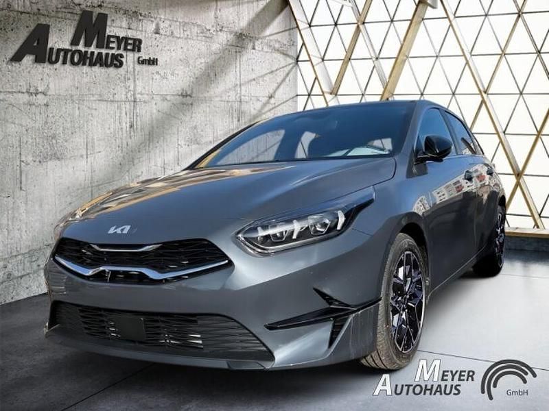 Neu Kia Ceed 101 PS (74 kW) 2025 Dark penta metal m Kleinwagen