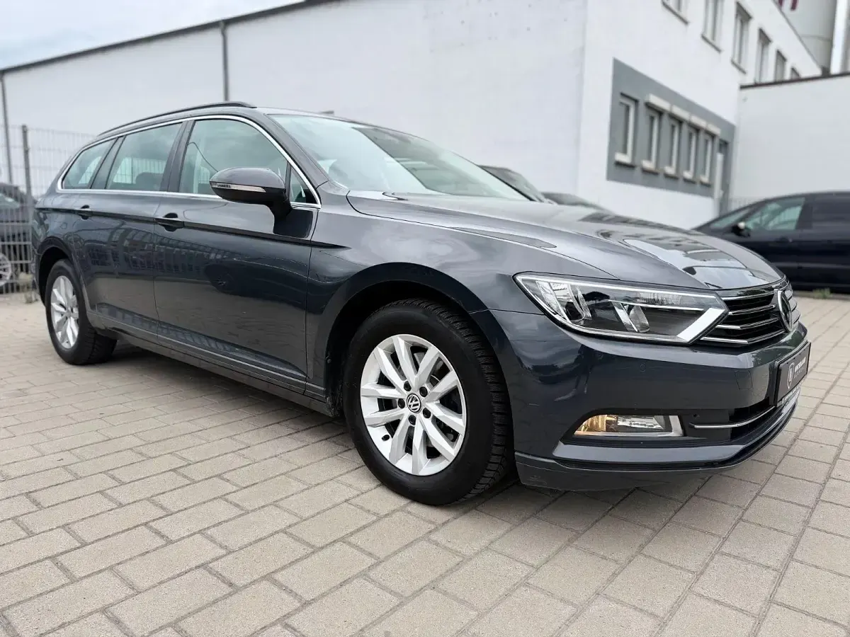 Gebraucht VW Passat 150 PS (110 kW) 2019 Grau Kombi