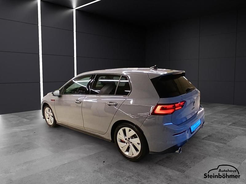 Gebraucht VW Golf VIII GTI 243 PS (178 kW) 2022 Mondsteingrau (grau) Limousine