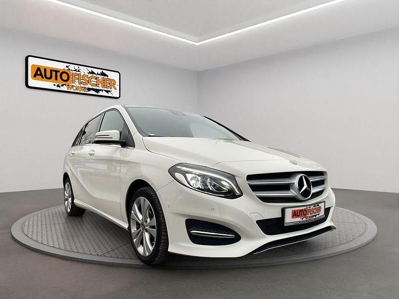 Calcitweiss/zirrusweiss Gebraucht 2018 Mercedes B200 Style Van / Kleinbus | 18.700 € (Etwas zu teuer) - Bild 1/4