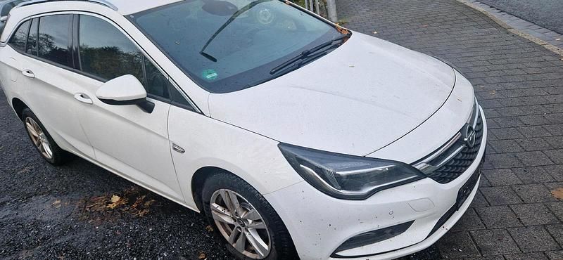 Weiß Gebraucht 2017 Opel Astra Kombi | 3.850 € (Superpreis) - Bild 1/4