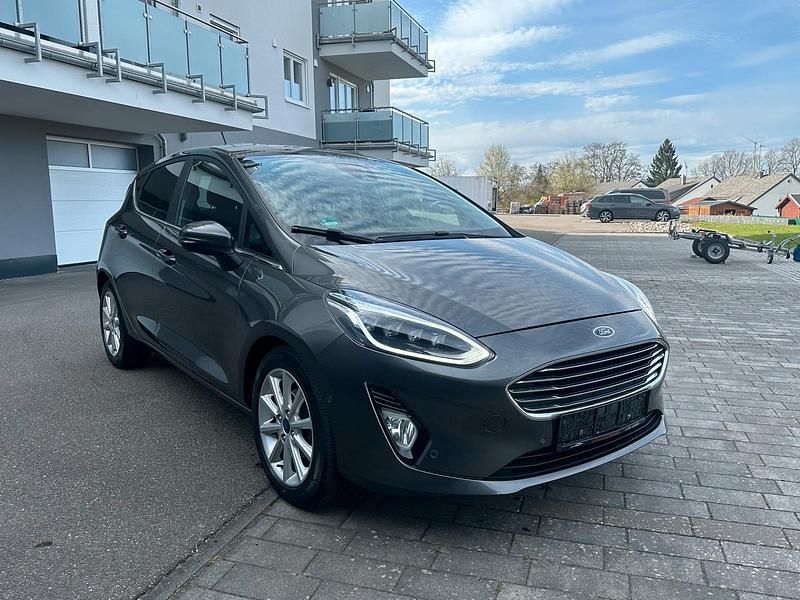 Gebraucht Ford Focus 120 PS (88 kW) 2018 Grau Limousine