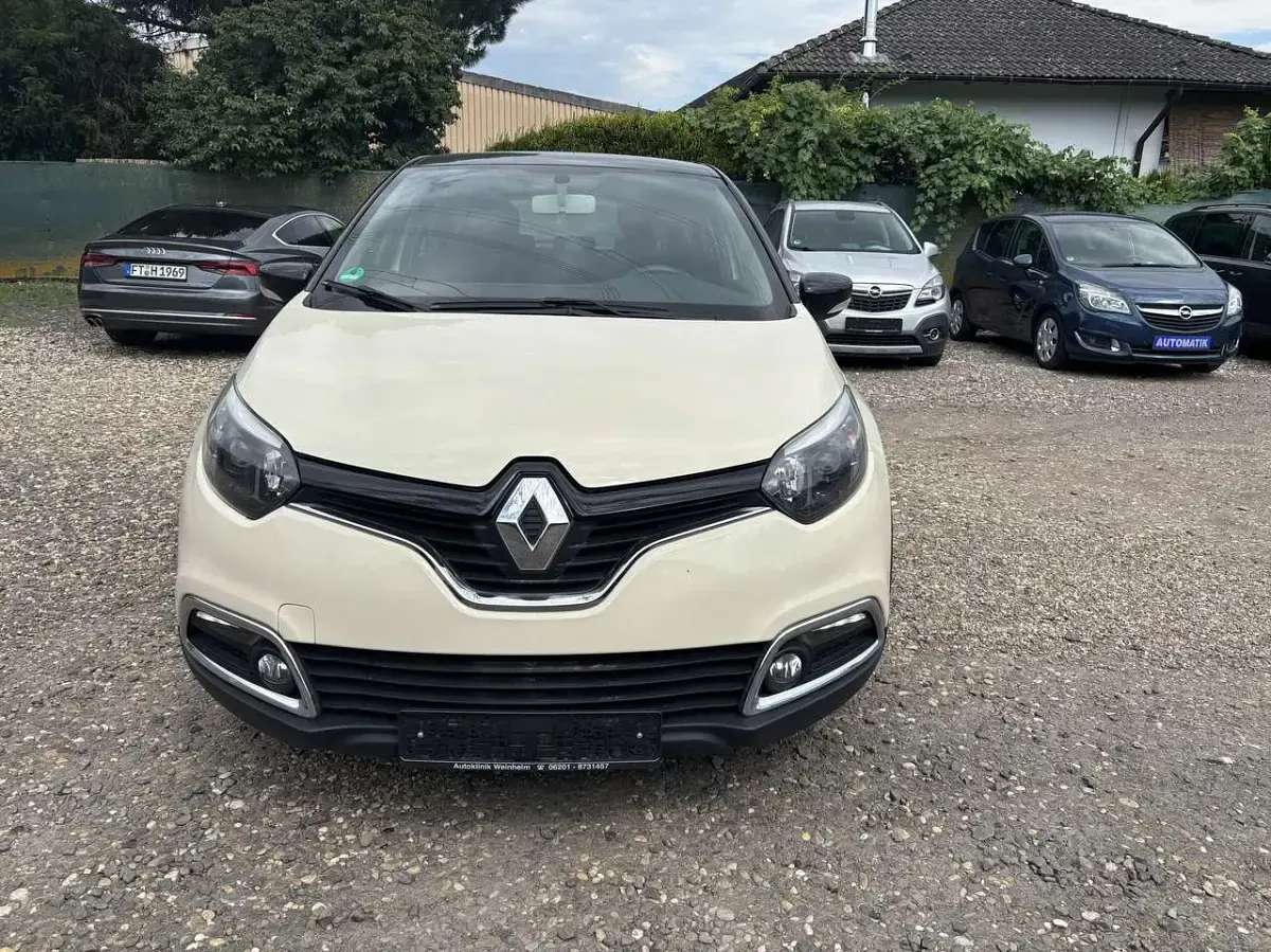 Gebraucht Renault Captur Experience 90 PS (66 kW) 2016 Elfenbein d16 + schwarz gne SUV