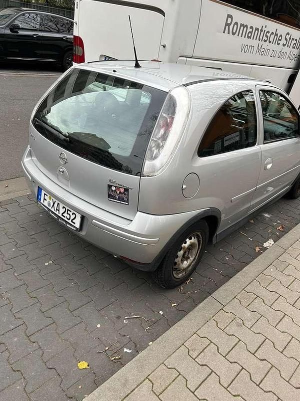 Second-hand Opel Corsa 75 CP (55 kW) 2006 Argintiu Berlinǎ