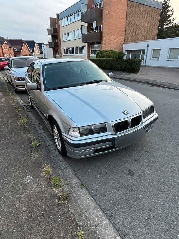 Silber Gebraucht 1998 BMW 316 Comfort Edition Coupé | 1.500 € (Guter Preis) - Bild 1/4