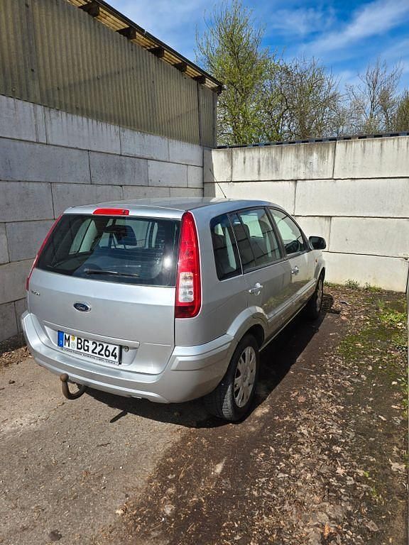 Gebraucht Ford Fusion Trend 80 PS (58 kW) 2011 Silber Kleinwagen