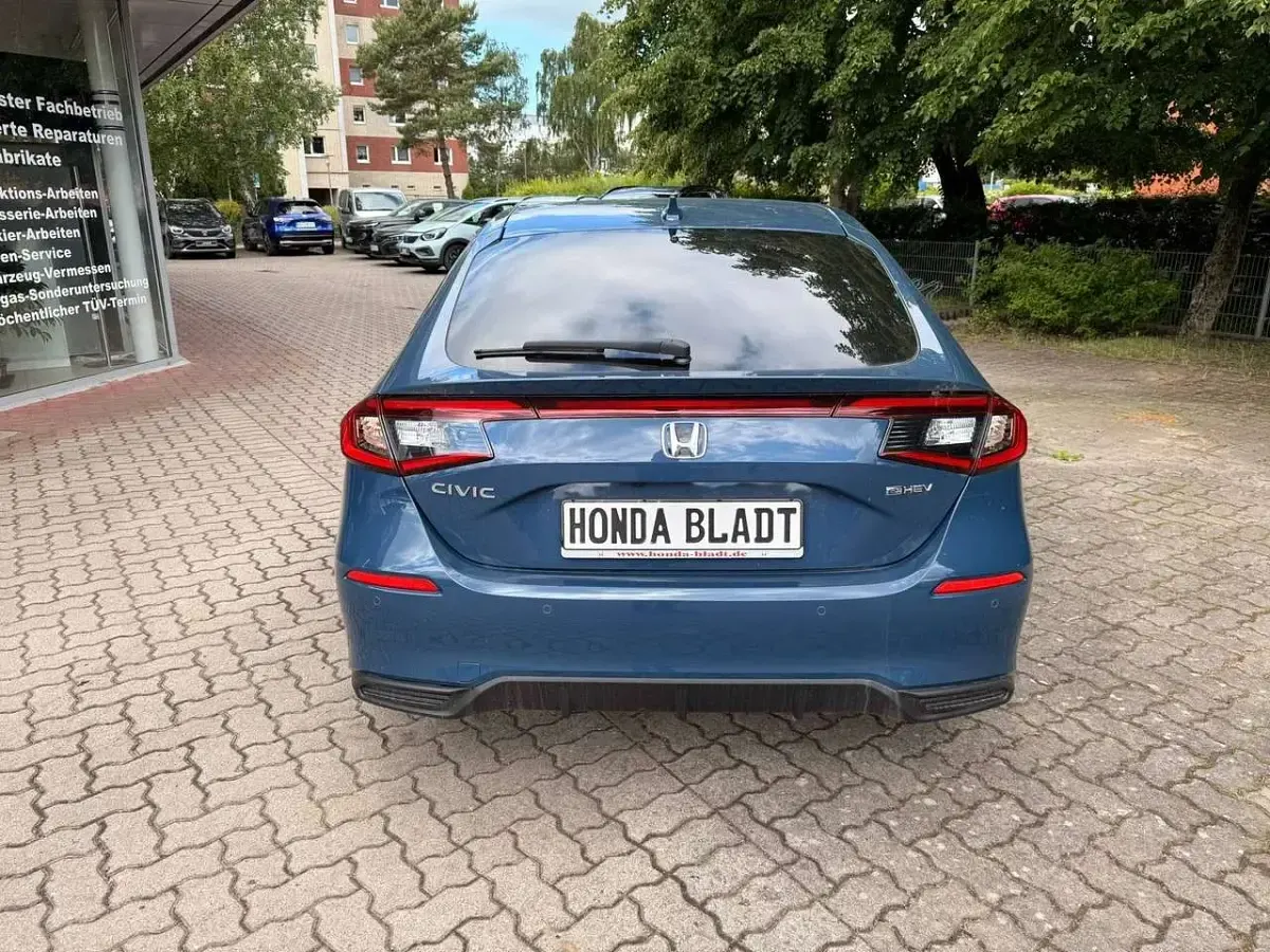 Neu Honda Civic Hybrid 143 PS (105 kW) 2026 Seabed blue p. Limousine