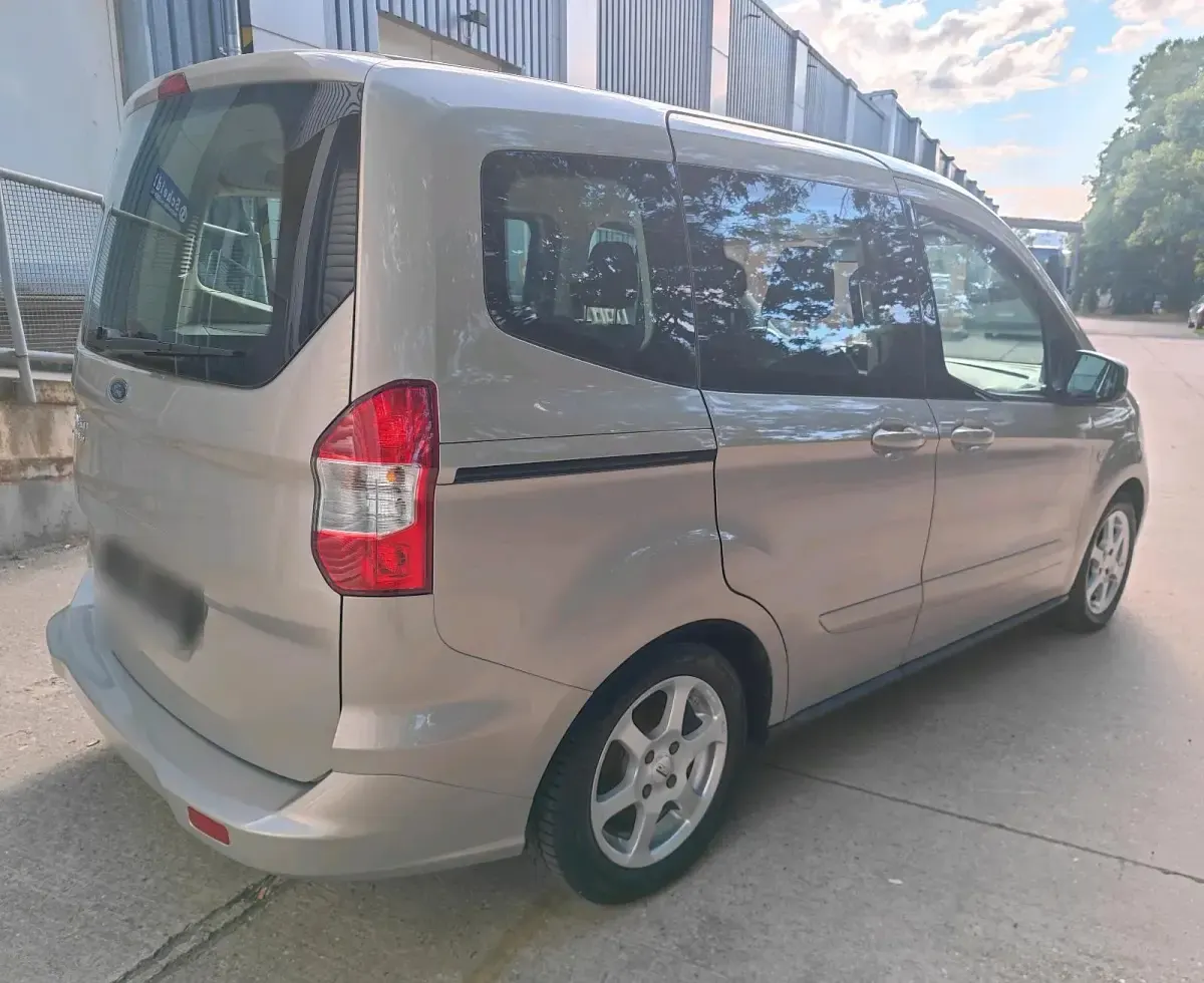 Gebraucht Ford Tourneo Courier 75 PS (55 kW) 2014 Silber Van / Kleinbus