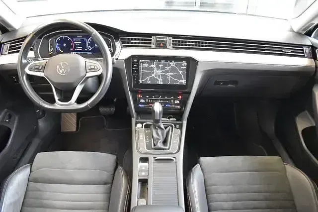 Używany VW Passat Elegance 150 KM (110 kW) 2022 Niebieski Kombi