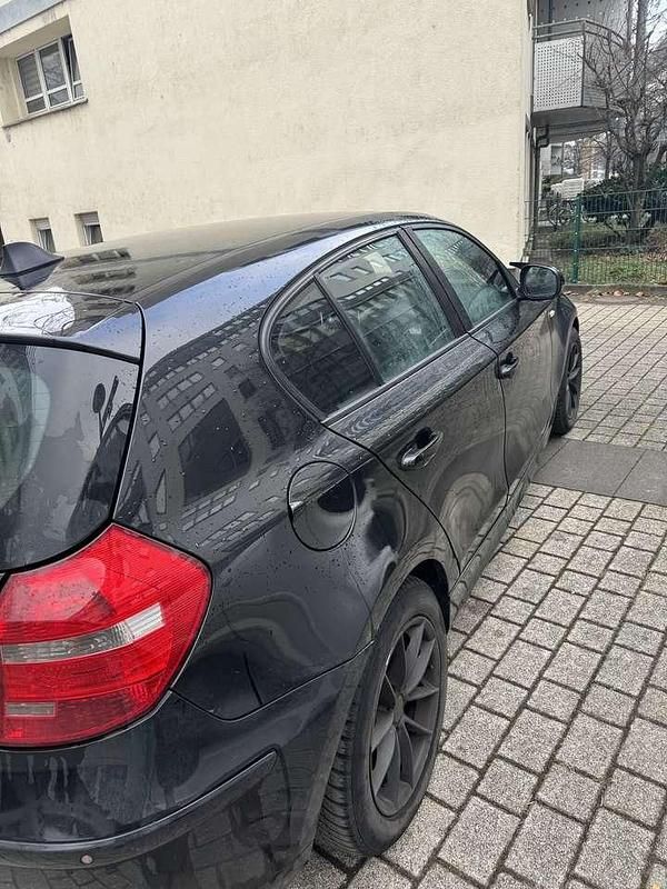 Gebraucht BMW 120 177 PS (130 kW) 2011 Schwarz Kleinwagen