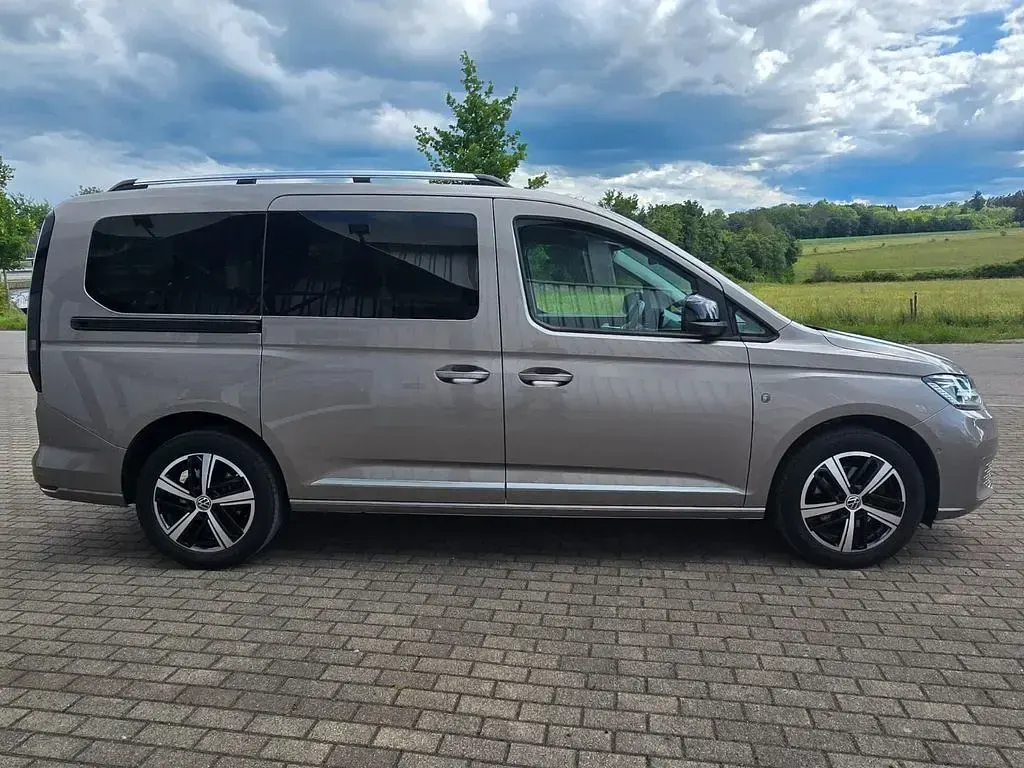 Gebraucht VW Caddy Maxi Style 122 PS (89 kW) 2023 Mojavebeige Van / Kleinbus
