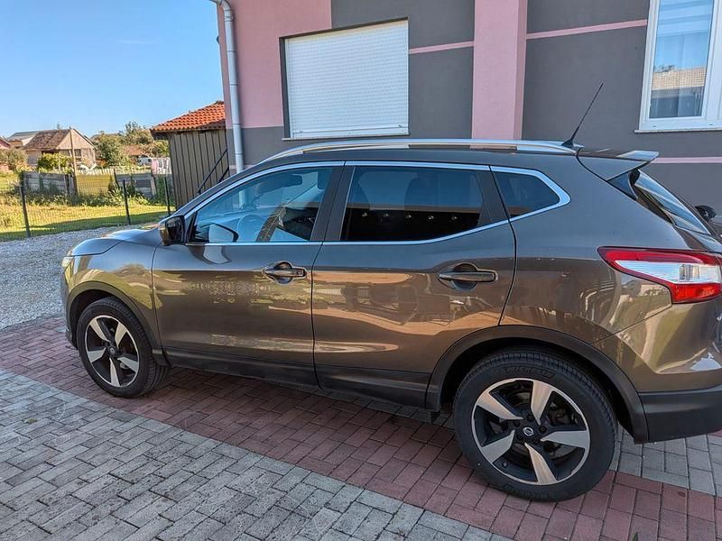 Braun Gebraucht 2015 Nissan Qashqai +2 SUV | 11.000 € (Teuer) - Bild 1/4