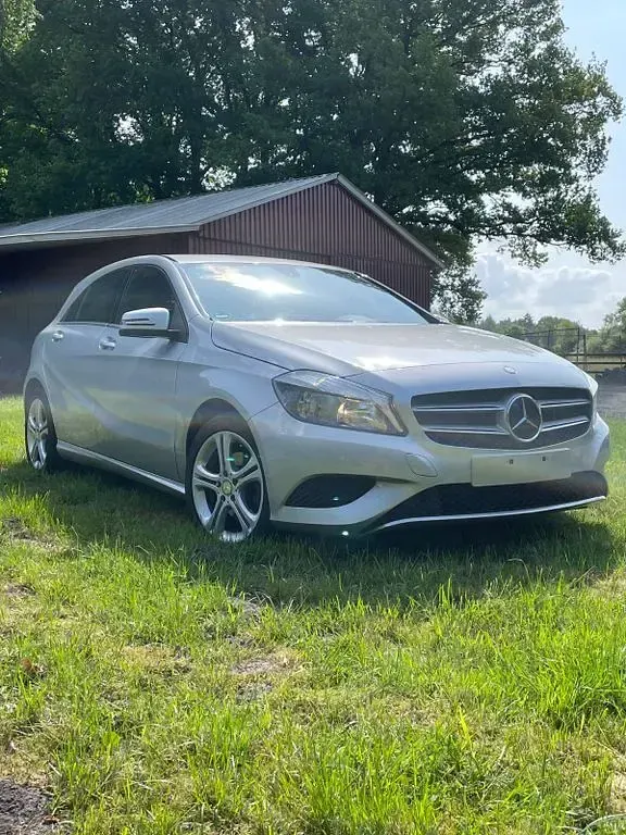 Gebraucht Mercedes A180 122 PS (89 kW) 2013 Silber Limousine