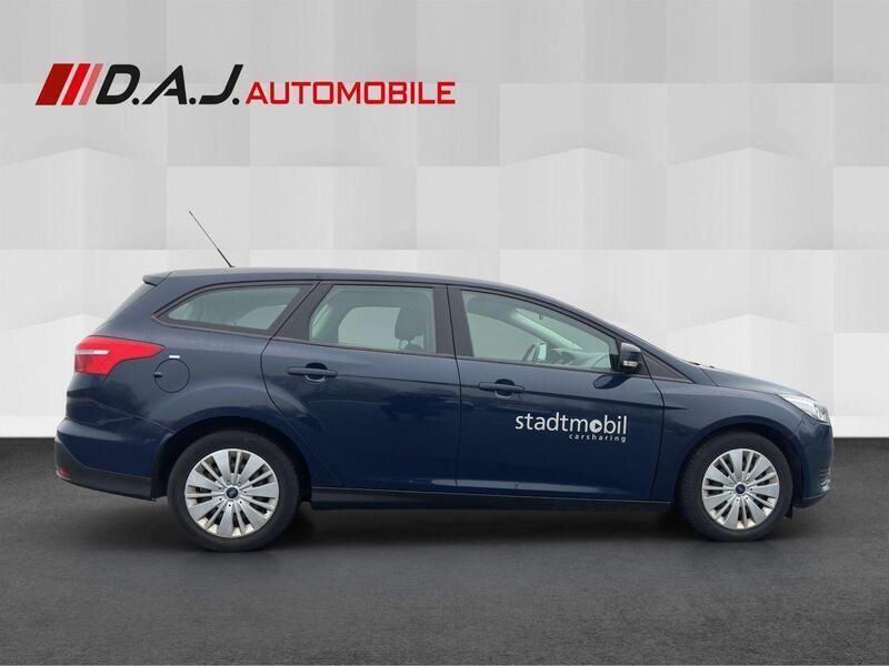 Gebraucht Ford Focus Trend 101 PS (74 kW) 2017 Blau Kombi