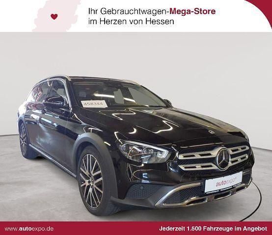 Obsidianschwarz metallic Gebraucht 2023 Mercedes E400 Avantgarde Kombi | 60.990 € (Teuer) - Bild 1/4