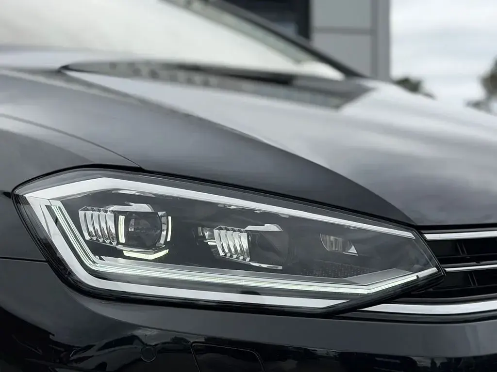 Gebraucht VW Golf VII Highline 150 PS (110 kW) 2020 Schwarz Van / Kleinbus