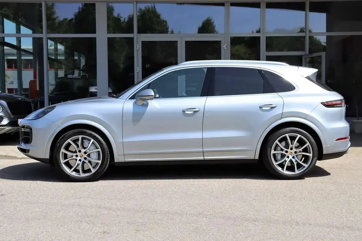 Gebraucht Porsche Cayenne Turbo 549 PS (403 kW) 2020 Silber SUV