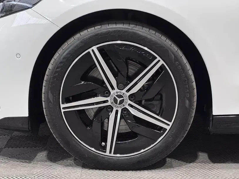 Gebraucht Mercedes CLA 250+ AMG 200 kW (272 PS) 2025 Weiß Limousine