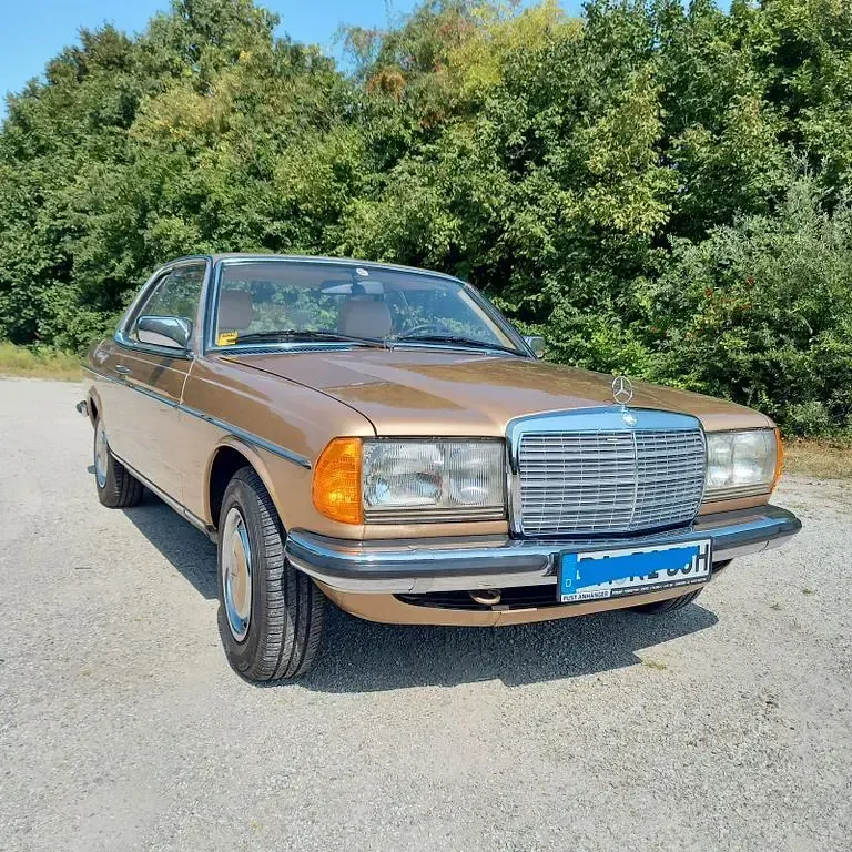 Gebraucht Mercedes 230 136 PS (100 kW) 1981 Gold Coupé