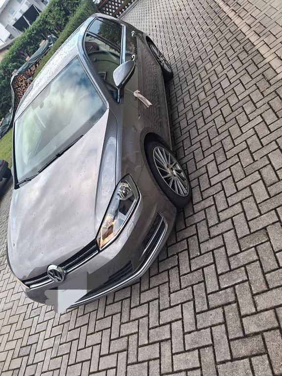 Grau Gebraucht 2015 VW Golf VII Comfortline Limousine | 11.420 € (Fairer Preis) - Bild 1/4