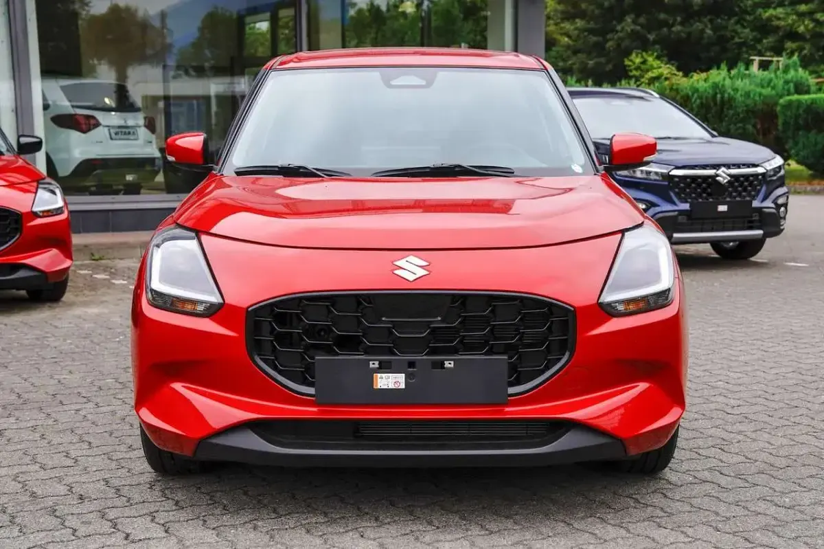Neu Suzuki Swift Comfort+ 82 PS (60 kW) 2026 Burning red pearl Kleinwagen