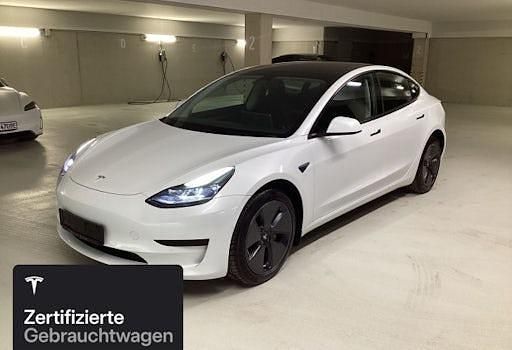 Weiß Gebraucht 2022 Tesla Model 3 Standard Range Limousine | 26.600 € (Fairer Preis) - Bild 1/4