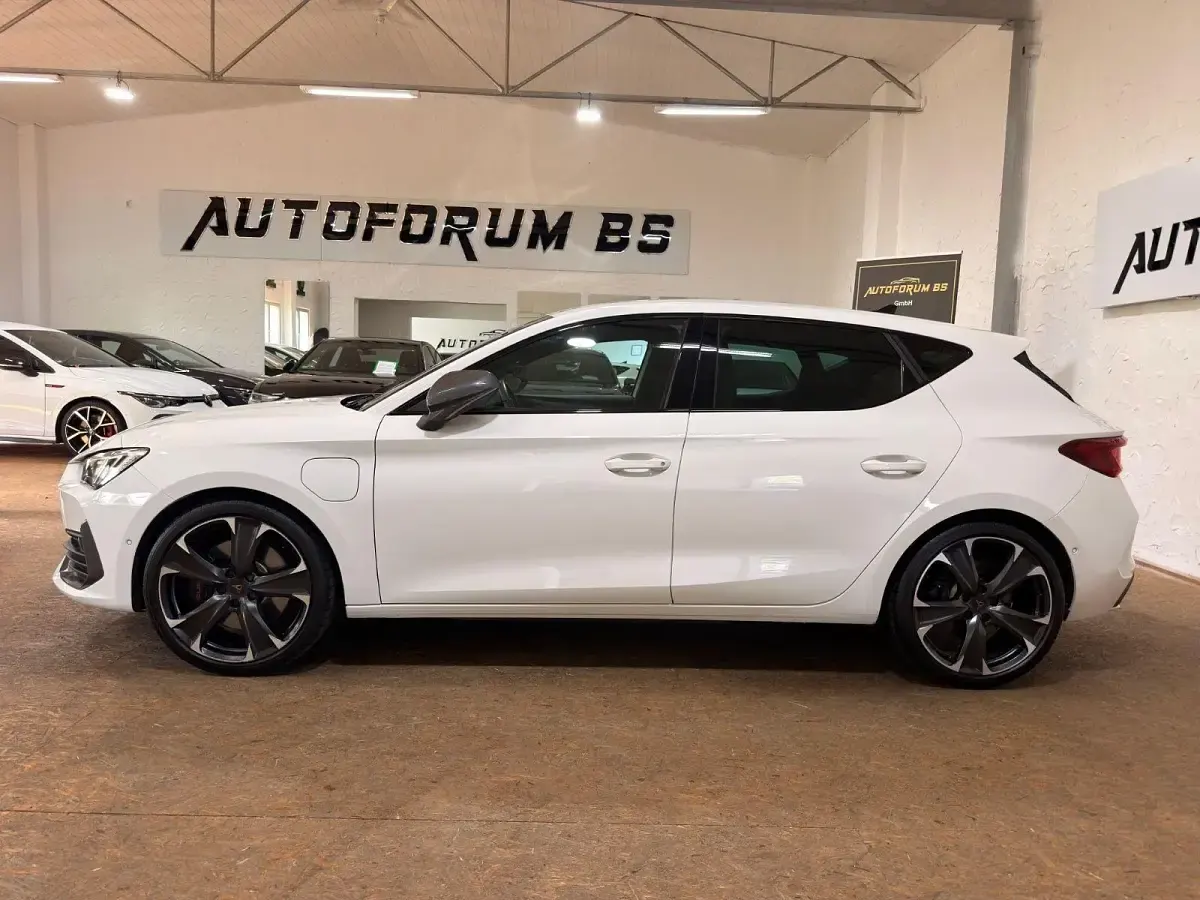 Gebraucht Cupra Leon VZ 150 PS (110 kW) 2023 Weiß Limousine