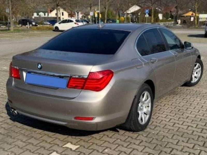 Gebraucht BMW 730L 245 PS (180 kW) 2009 Silber Limousine