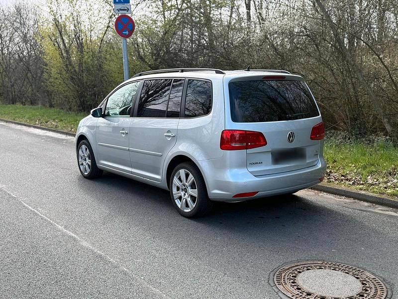 Używany VW Touran 102 KM (75 kW) 2012 Srebrny Minivan