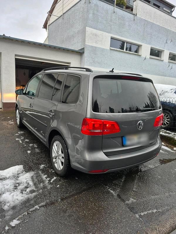 Gebraucht VW Touran 105 PS (77 kW) 2011 Grau Van / Kleinbus