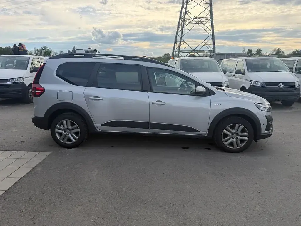 Gebraucht Dacia Jogger Expression 101 PS (74 kW) 2022 Silber Van / Kleinbus