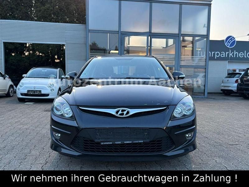 Gebraucht Hyundai i30 90 PS (66 kW) 2012 Schwarz Limousine