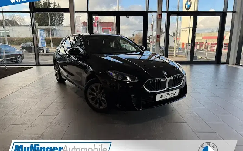 Używany BMW 118 Shadowline 150 KM (110 kW) 2025 Czarny Hatchback