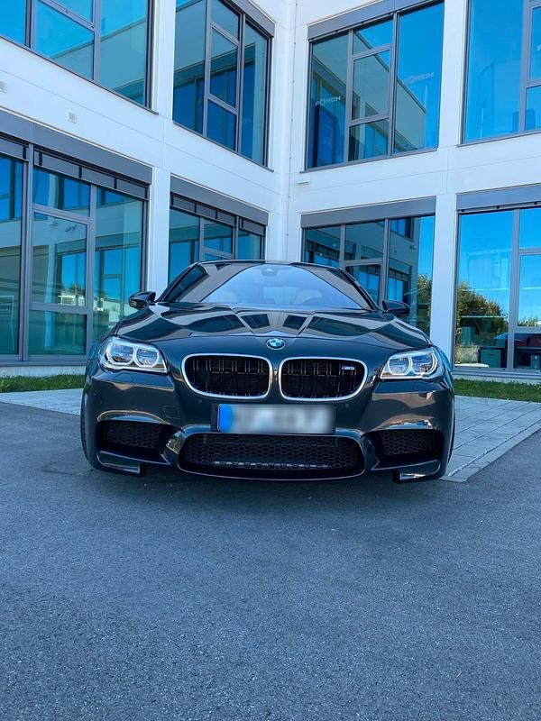 Grau Gebraucht 2015 BMW M5 Competition Edition Limousine | 45.999 € (Fairer Preis) - Bild 1/4