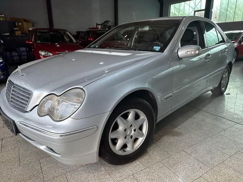 Second-hand Mercedes C220 Elegance 143 CP (105 kW) 2001 Argintiu Berlinǎ