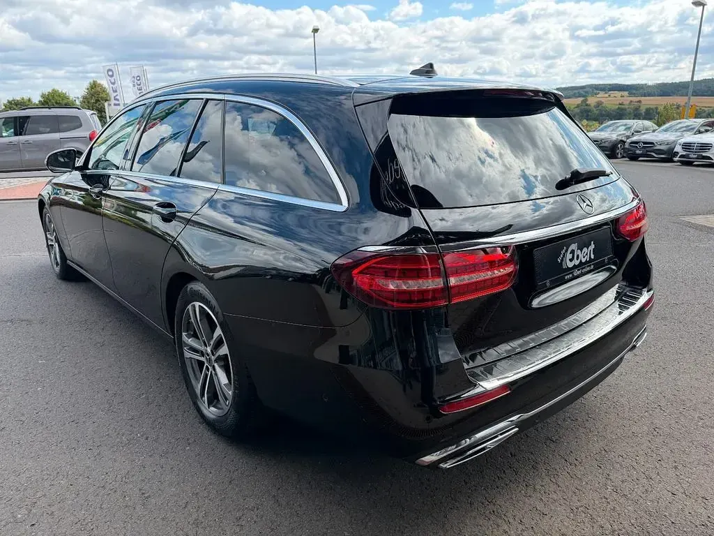 Gebraucht Mercedes E200 Avantgarde 160 PS (117 kW) 2023 Schwarz Limousine
