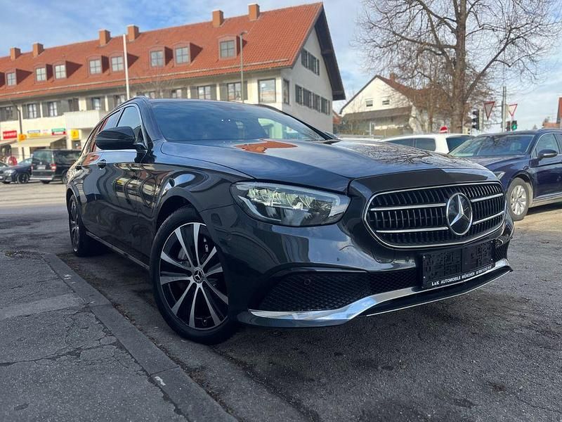 Gebraucht Mercedes E300 Avantgarde 194 PS (142 kW) 2022 Grau Limousine