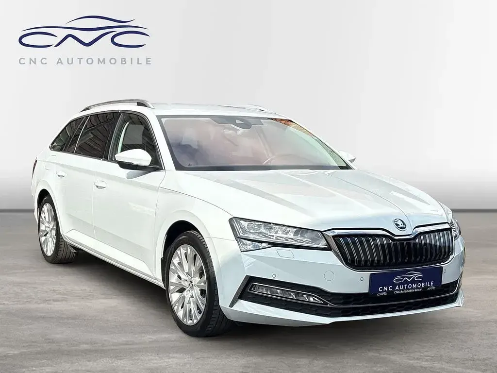 Gebraucht Skoda Superb Style 218 PS (160 kW) 2022 Weiß Kombi