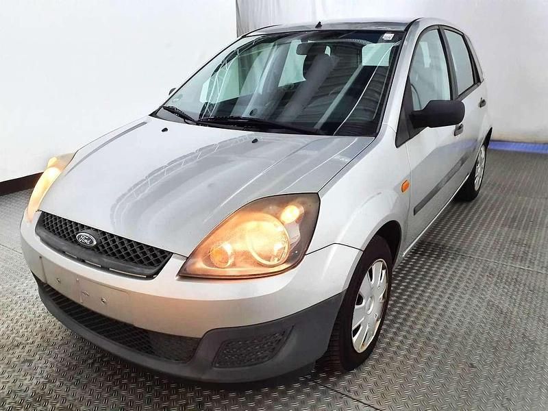Gebraucht Ford Fiesta Ambiente 80 PS (58 kW) 2006 Polarsilber Limousine