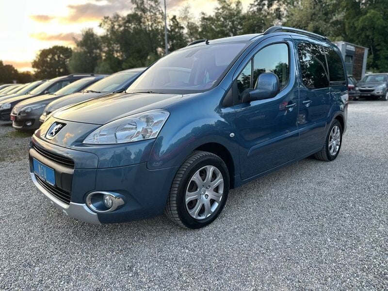 Blau Gebraucht 2011 Peugeot Partner Tepee Tendance Van / Kleinbus | 5.990 € (Teuer) - Bild 1/4