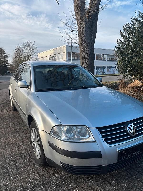 Gebraucht VW Passat 105 PS (77 kW) 2003 Silber Limousine