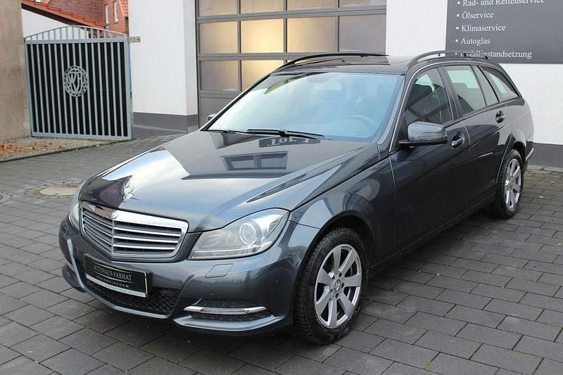 Grau Gebraucht 2014 Mercedes C180 Classic Limousine | 12.990 € (Superpreis) - Bild 1/4
