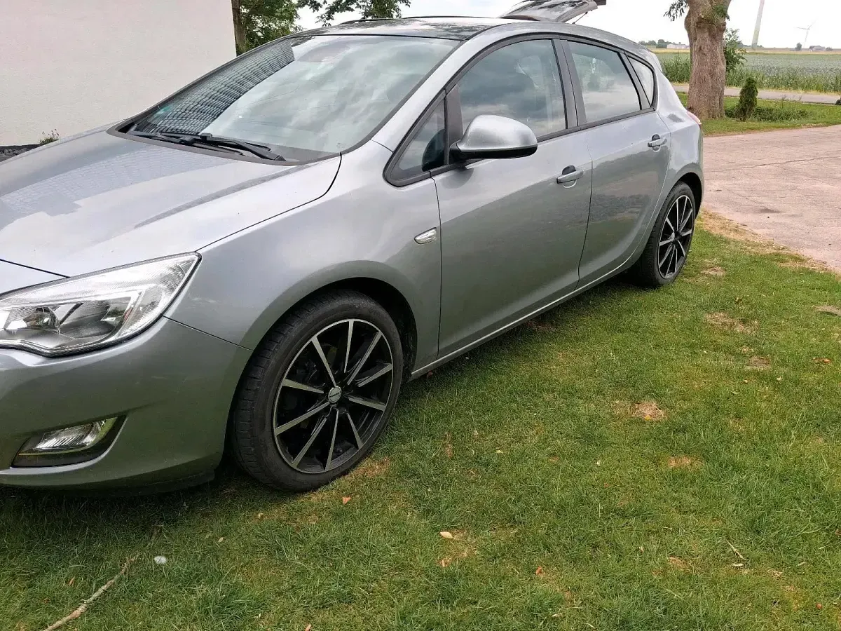 Gebraucht Opel Astra 120 PS (88 kW) 2011 Grau Kleinwagen