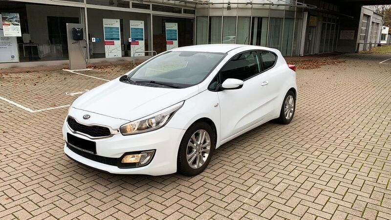 Weiß Gebraucht 2013 Kia ProCeed Edition 7 Kleinwagen | 5.800 € (Guter Preis) - Bild 1/4