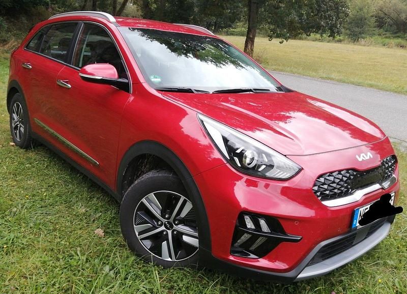 Gebraucht Kia Niro Vision 141 PS (103 kW) 2022 Rot SUV