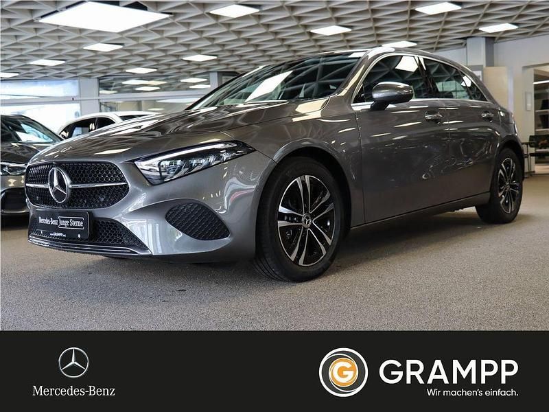 Grau Gebraucht 2024 Mercedes A180 Advanced Limousine | 28.800 € (Fairer Preis) - Bild 1/3