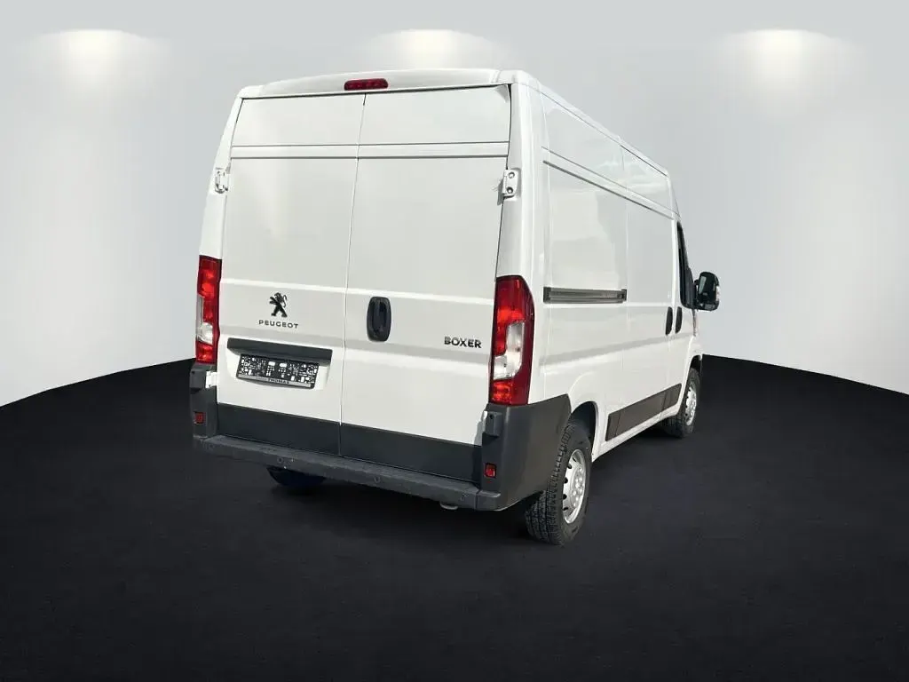 Gebraucht Peugeot Boxer 120 PS (88 kW) 2023 Weiss icy Van
